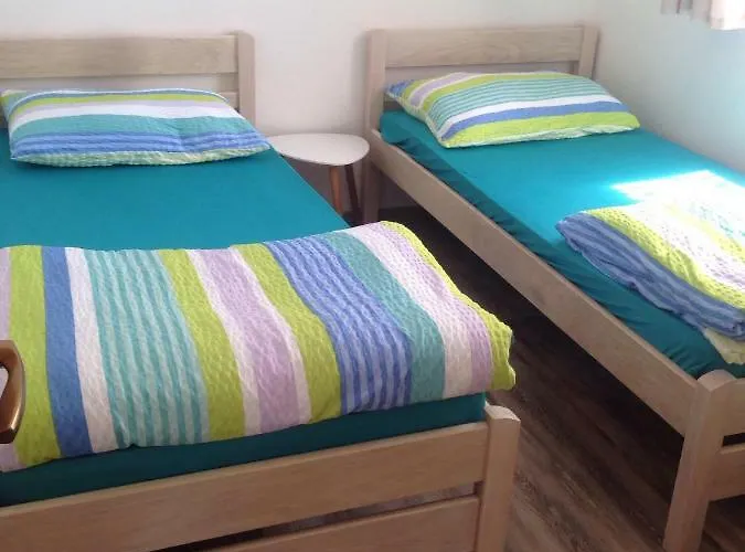 Apartman M - 4 Persons Apartment, Put *