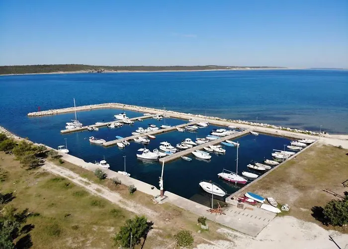 M - 4 Persons Apartment, Put *