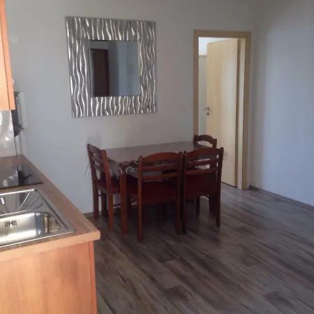 M - 4 Persons Apartment, Put Apartment *